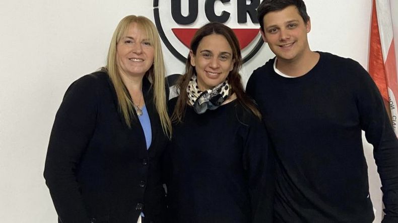 OFICIALISTAS. Silvina Gasteci, Claudia Zakhem y Lautaro Lucas buscan retener el comité..