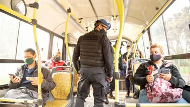 SOLO ESENCIALES. Habrá más controles sobre el pasaje..