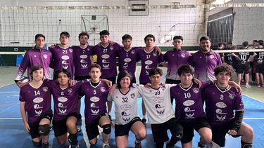 Sinergia Pilar con su categoría Sub 18 en Villa Gesell.