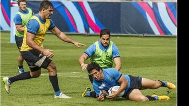 TITULAR. Matera (izq) se ganó el lugar entre los delanteros de Los Pumas..