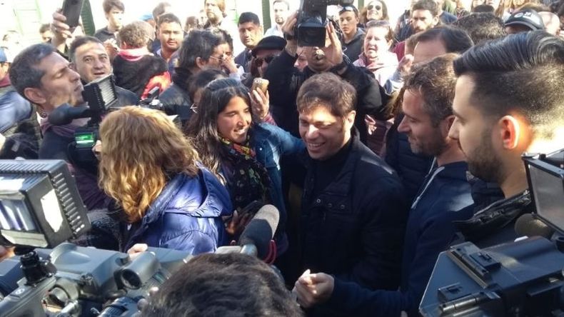 Kicillof, al llegar a la fila..