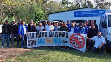 VIGILIA. Los veteranos de guerra pilarenses se reunieron en el Cenotafio de Malvinas..