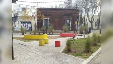 Se viene, ya se viene... dentro de poco la inauguración de la plazoleta Spinetta.Atentti. De Tanos Rock..