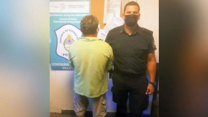 El agresor cayó al poco tiempo..