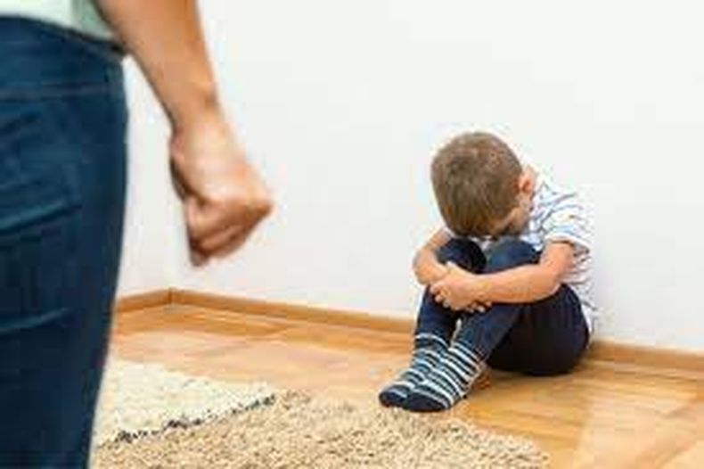 El informe de la Universidad Austral revela que más de uno de cada tres niños en Argentina es sometido a castigos físicos como forma de corrección.