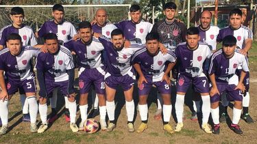 EQUIPO. El once inicial de Leones que ganó un partido clave para seguir en la pelea por el título.