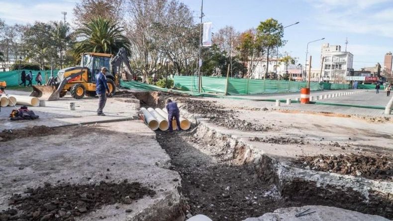 Los trabajos continúan con tareas hidráulicas y de nivelación de las esquinas. .
