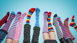 Día del Síndrome de Down: ¿por qué se usan medias de colores diferentes el 21 de marzo?