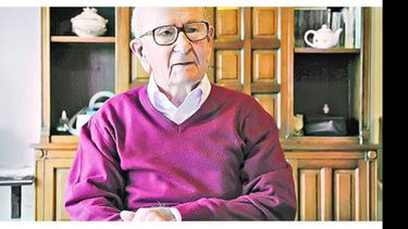 (Clarín). VIGENTE. El veterinario en una imagen de 2011..