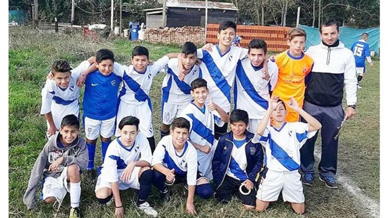 FORMACIÓN. Uno de los equipos de Unión, animadores del torneo..