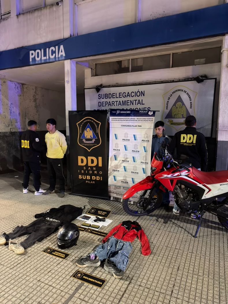 Los elementos secuestrados durante los allanamientos realizados en los domicilios de los acusados.&nbsp;