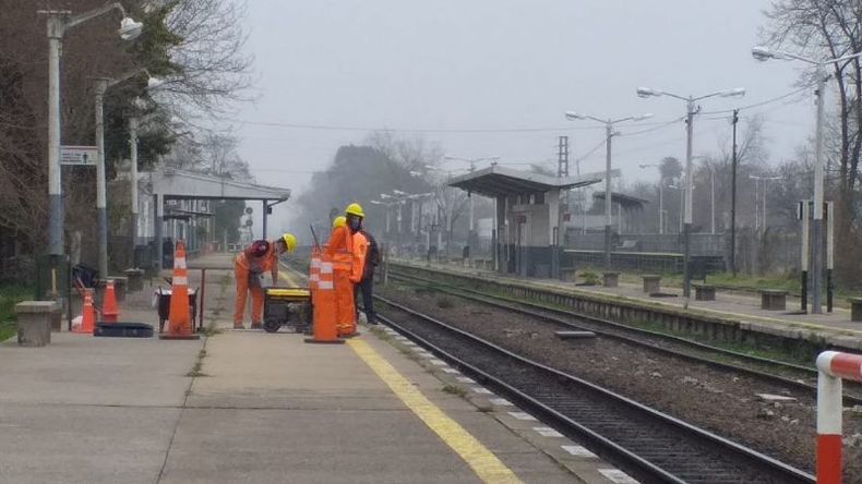 OBREROS. La estación Del Viso, esta mañana..