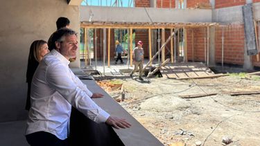 RECORRIDA. Federico Achával, en el futuro edificio de la Universidad.