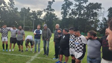 San José y la charla del equipo con Chapa Branca en La Lonja.