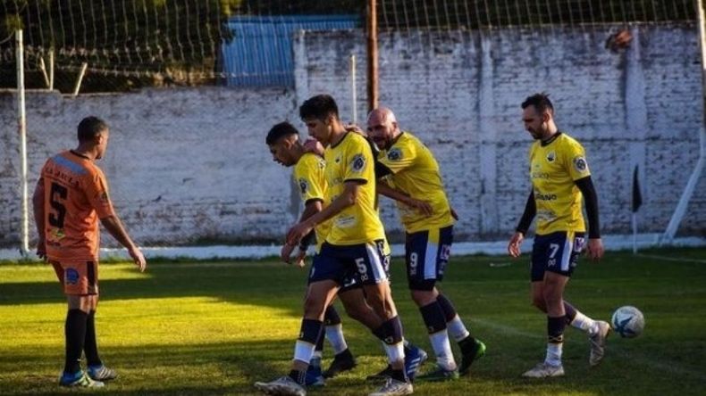 FESTEJO. La Fraternidad espera por dar la vuelta olímpica..