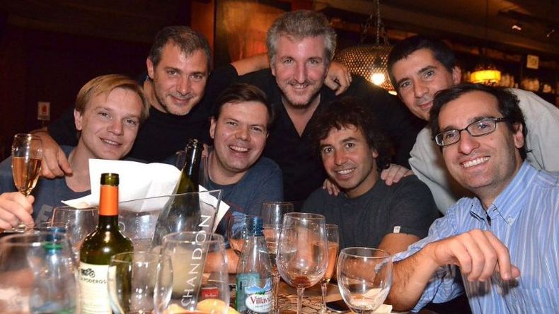 PUCHEROS. Esta semana Tinto y Soda lanzó su temporada de pucheros, la 12ª de manera ininterrumpida. Quien no se lo quiso perder fue el conductor Gonzalito Rodríguez quien asistió junto a un grupo de amigos. La cita es todos los miércoles en el K50. .