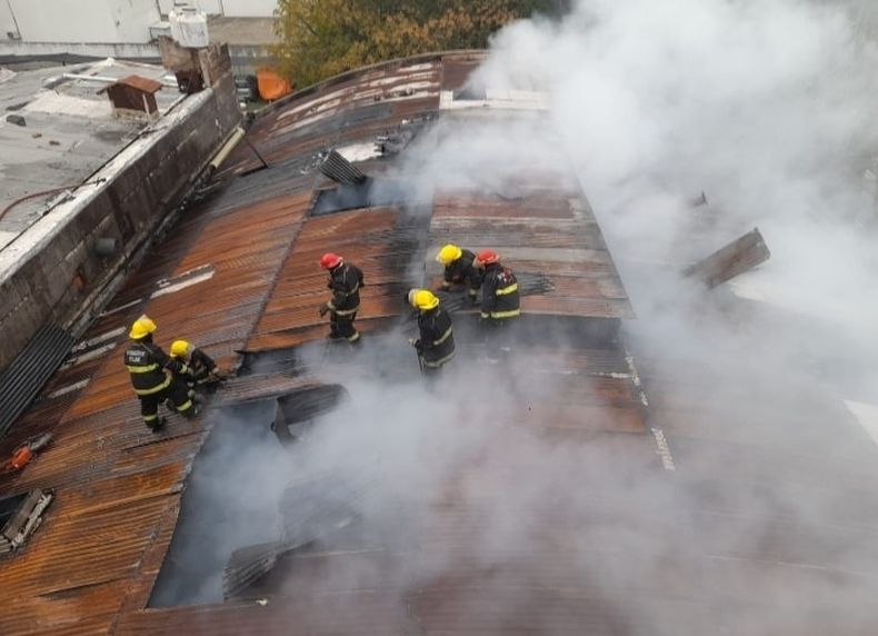 Bomberos Voluntarios de Pilar sirviendo a la comunidad. Foto.Facebook.comBomberospilarok.jpg