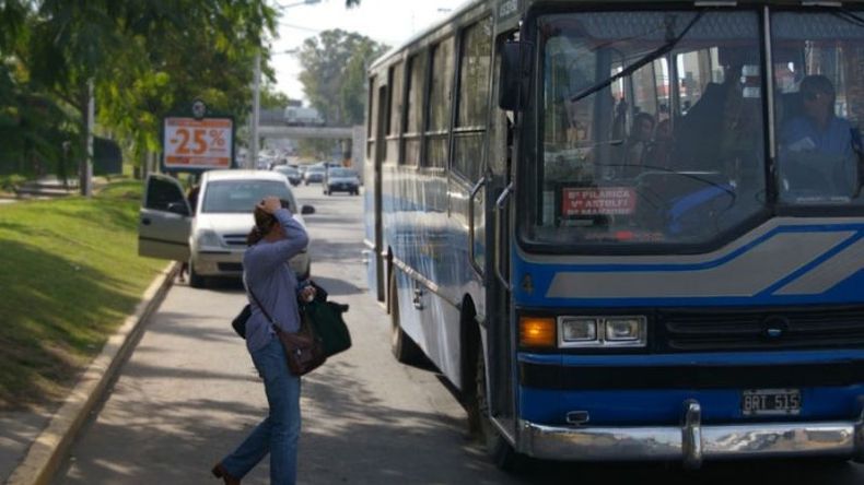 IMPACTO. El transporte es de uno de los sectores más golpeados por la decisión provincial..