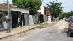 Se arregla de un lado y rompe del otro. Así están dejando la calle F. Gamboa los colectivos que desvían por obra en la plaza. Espero terminen pronto! Maria Eugenia / @UgEnia10..