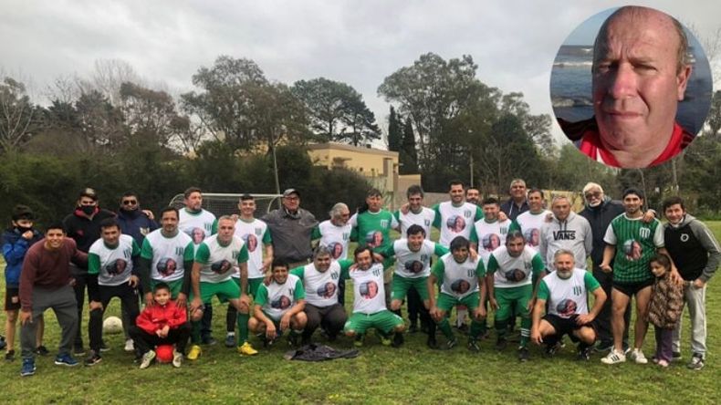 PRESENTE. San Martín posa con la camiseta que lleva la foto de Carlos Pace..