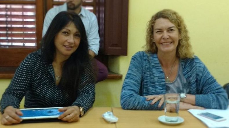 Inés Ricci y Analía Leguizamón, esta mañana durante la reunión de comisión de Servicios Públicos..