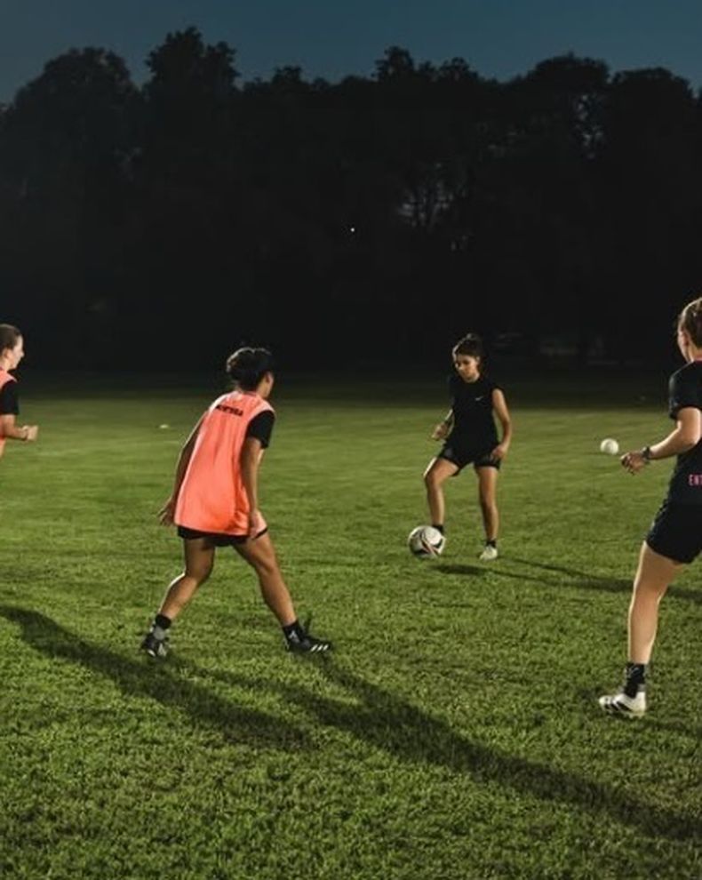 PREPARACIÓN. Las Reinas entrenaron en la semana en la Comunidad Deportiva.