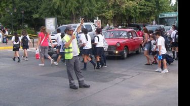 TRABAJO DIFÍCIL. Los inspectores suelen sufrir agresiones en las calles..