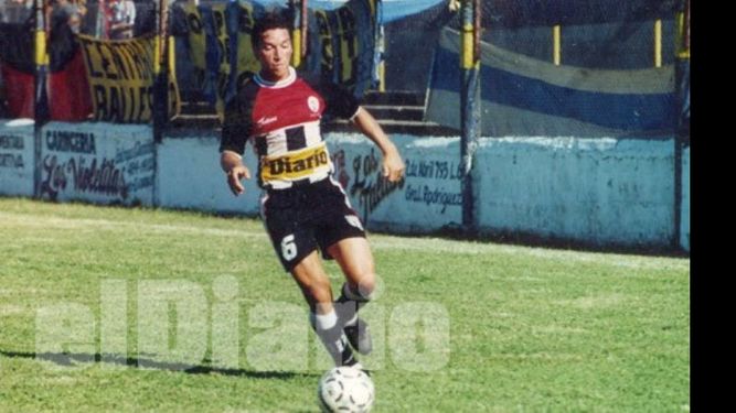 Diego Sosa con la camiseta de Fénix. Jugó 4 temporadas y marcó 5 goles..
