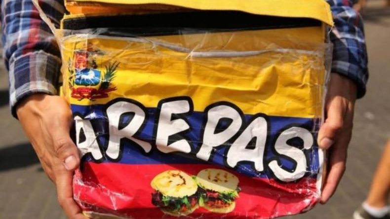Antes de fin de año, el presidente de la Asociación de Venezolanos en Pilar y su familia, repartirán arepas. .