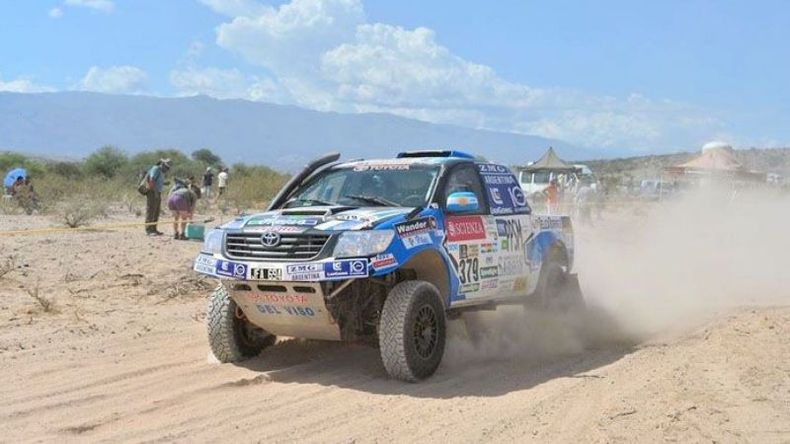 ABRIENDO CAMINO. La Hilux de Naivirt buscará mejorar hoy en el especial de Salta..