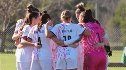 UNIDAS. Las Reinas mantienen la ventaja sobre sus rivales.