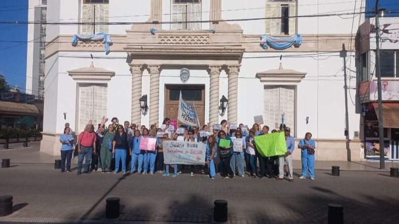 Trabajadores llegaron desde hospitales y centros de salud de todo el distrito..