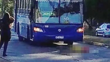 El hombre perdió la vida tras arrojarse al paso de un colectivo en Ruta 8 y Olavarría.&nbsp;
