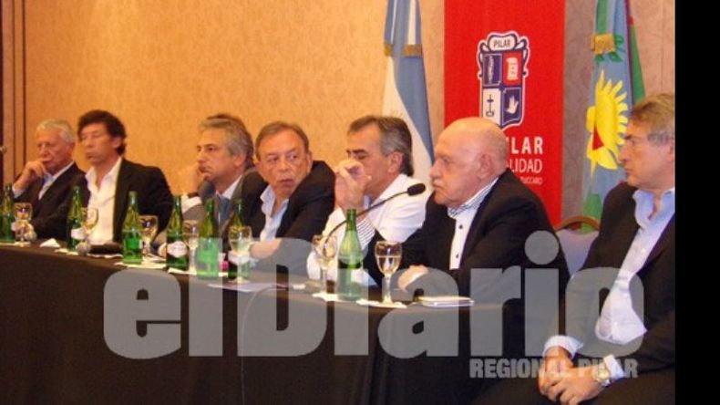 Intendentes y legisladores massistas coordinaron los temas de trabajo..