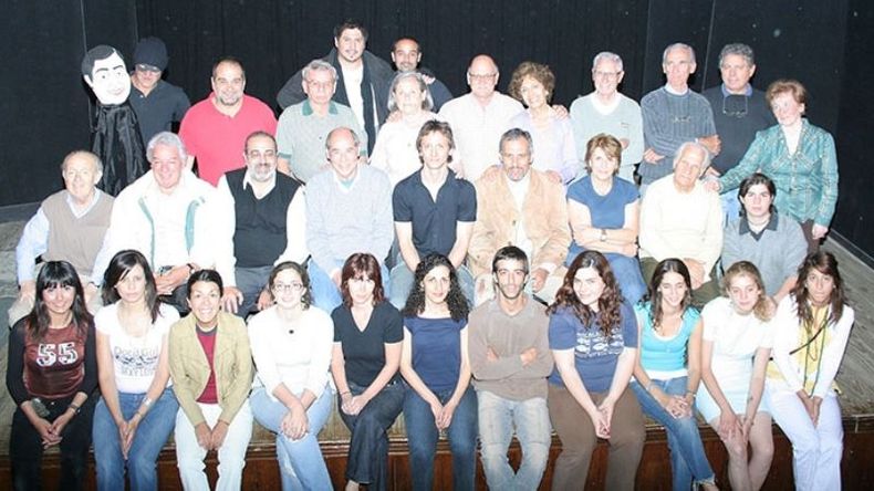 30º Aniversario de la Inauguración del Teatro Lope de Vega, celebrado el 30 de octubre de 2005. Directores y actores de Pilar se reunieron sobre el escenario para homenajear a la querida sala local..