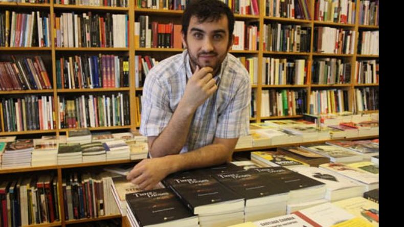 Tras incursionar en la ciencia ficción, González apunta su pluma al género policial..