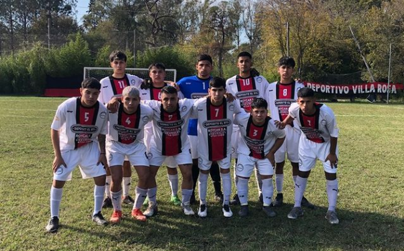 TRIUNFO. La Sub 20 de Villa Rosa festejó en Del Viso.
