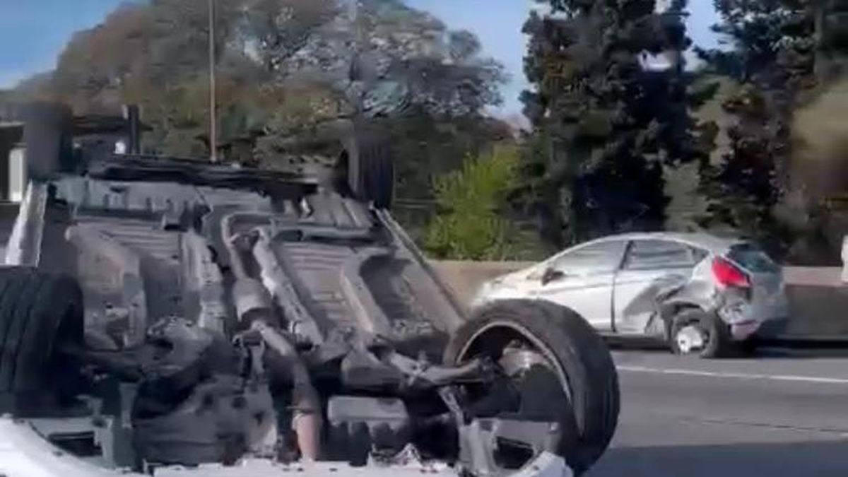 Demoras en Panamericana por choque y vuelco