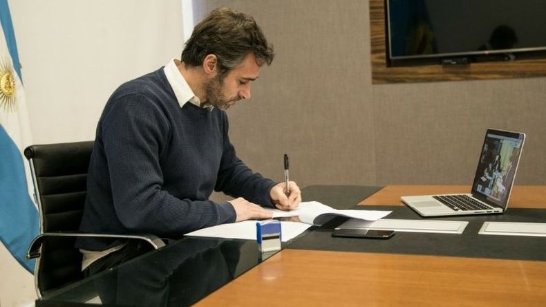 FIRMA. Achával participó de la reunión con el gobernador..