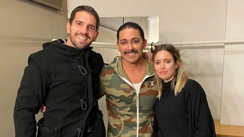 Tito, junto a su novia Lucrecia, fueron al teatro a apoyar a Hernán Piquín. .