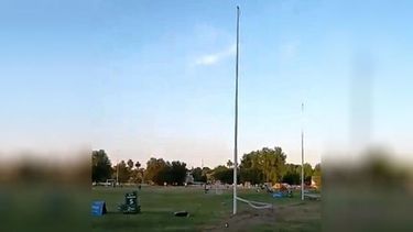 Las columnas instaladas en el polideportivo municipal..