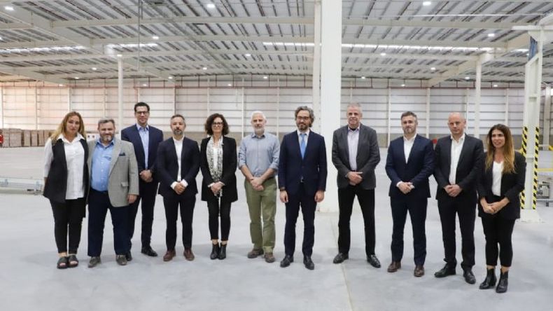 PRODUCCIÓN. Achával volvió a recorrer la planta, que abrirá antes de fin de este mes. .