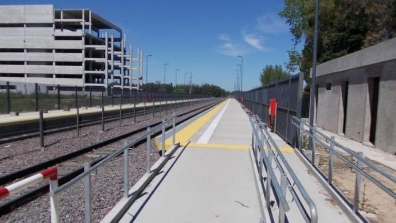 La estación está inconclusa (foto alepolvorines.com.ar)..