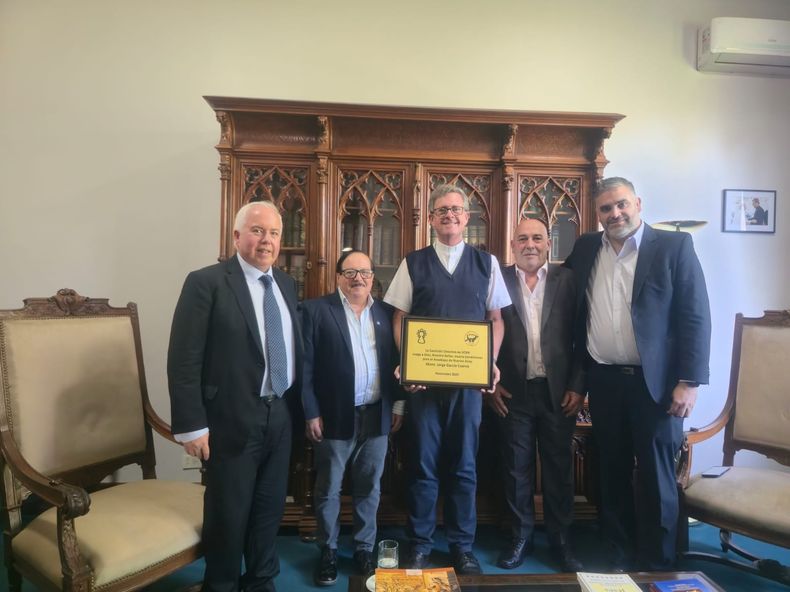 Directivos de SCIPA y Monseor Jorge Garca Cuerva Arzobispo de Buenos Aires