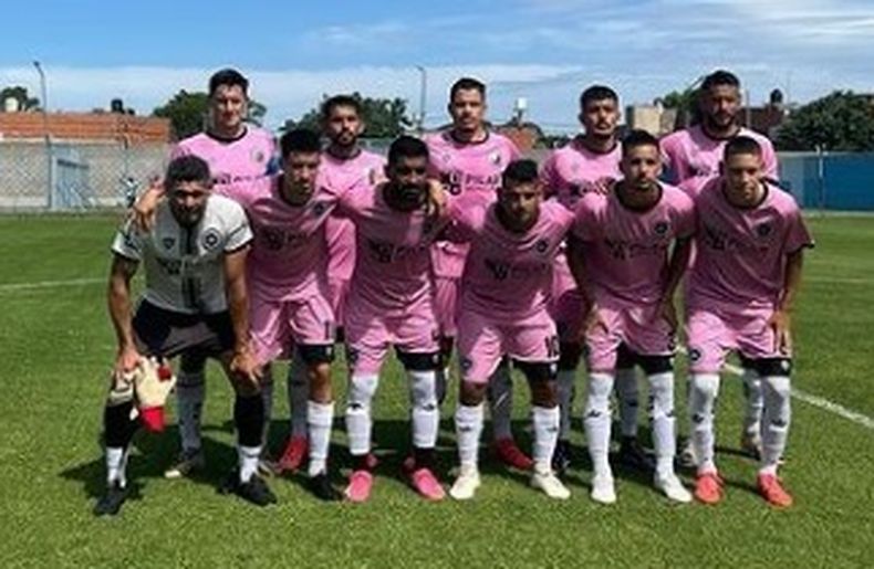 EQUIPO. El once inicial de Real Pilar que el domingo empató en Loma Hermosa.