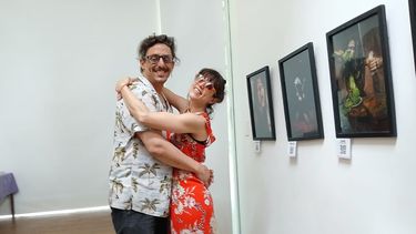 Franco Cicchini y Florencia López, fotógrafo y protagonista de las imágenes.