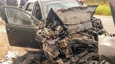 IMPACTO. Así quedó el Ford Focus en el que viajaba la familia de Presidente Derqui.