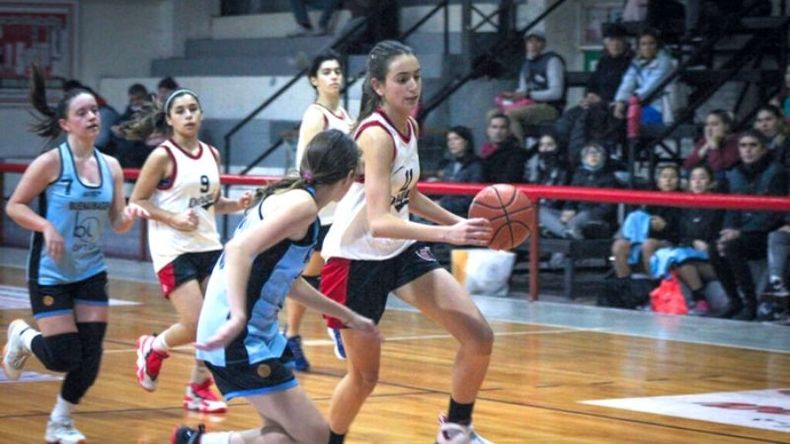 FIGURA. Guadalupe Lerche es el emblema de la categoría Sub 15 rojinegra..