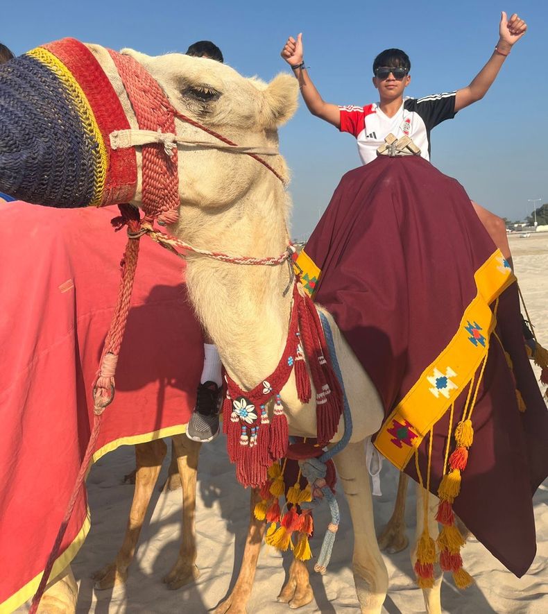 CAMELLO. Jorge Sosa Ibarra en una de las excursiones en Qatar.