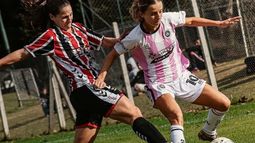 Vicky Morán cuida la pelota ante una rival. A fines de julio fue el último partido ante Chacarita. Vicky Morán cuida la pelota ante una rival. A fines de julio fue el último partido ante Chacarita.